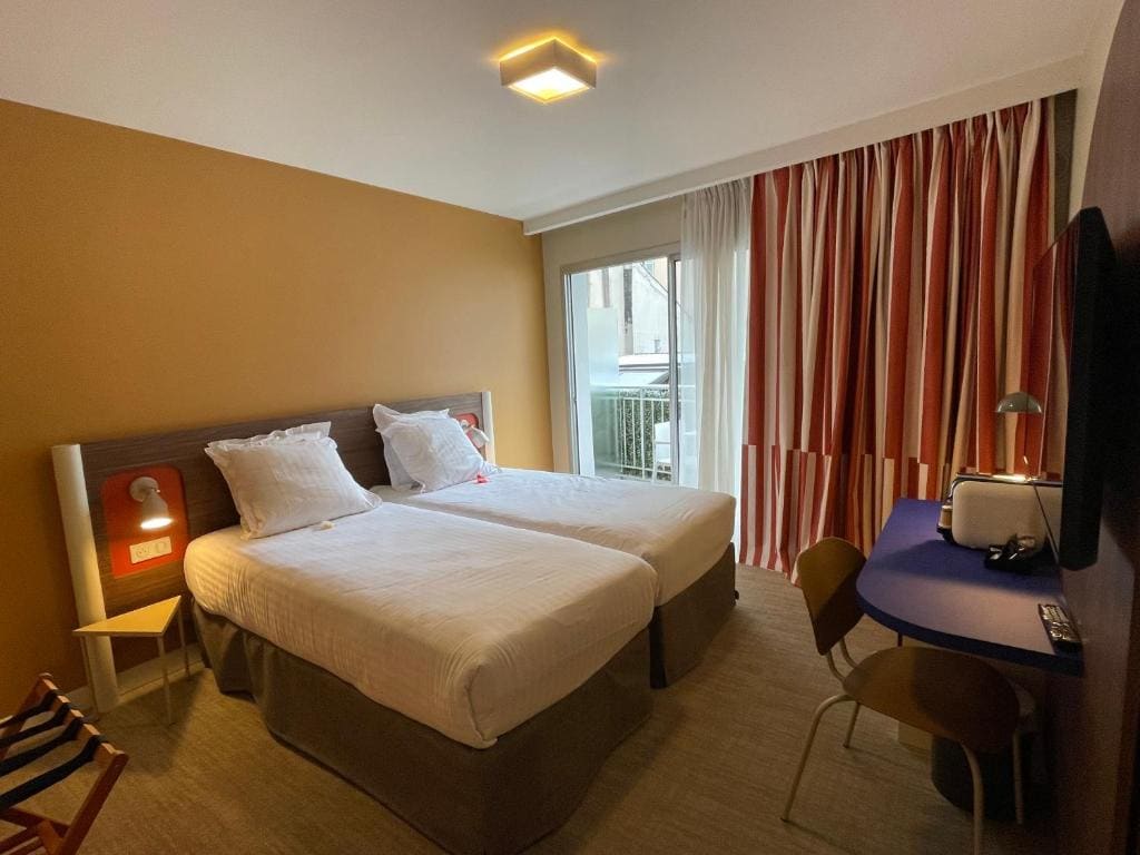 Prestige Twin Room room - Image 2