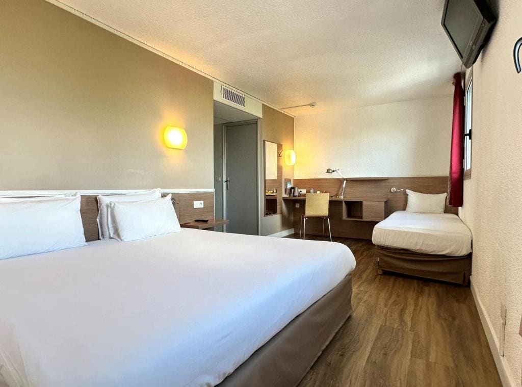 One Double Bed One Single Bed - Superior Room room - Image 2
