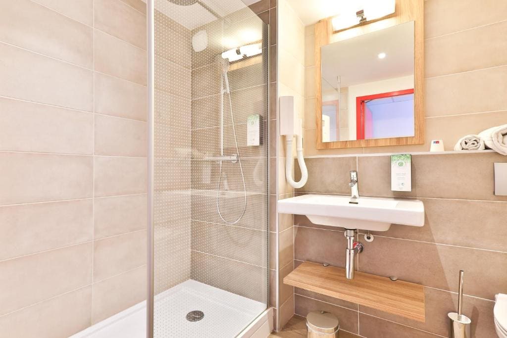Standard Twin Room room - Image 3