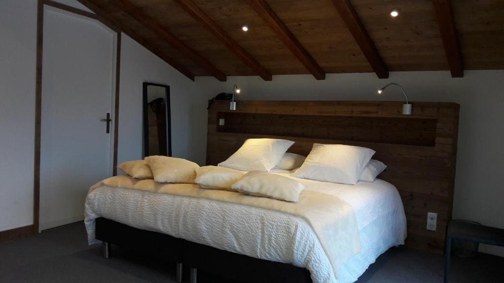 Superior Double or Twin Room room - Image 2