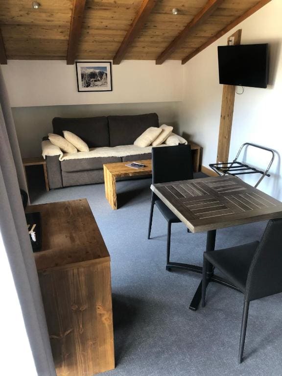Superior Double or Twin Room room - Image 3