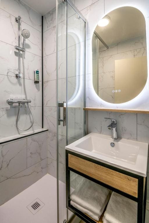 Standard Twin Room room - Image 1