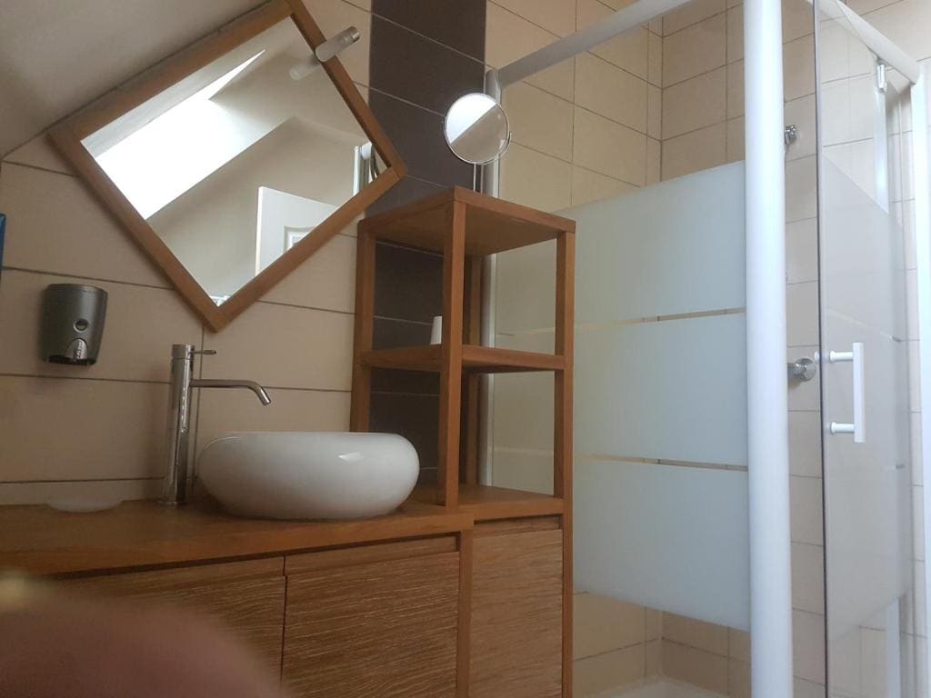 Family Room with Shared Bathroom room - Image 1