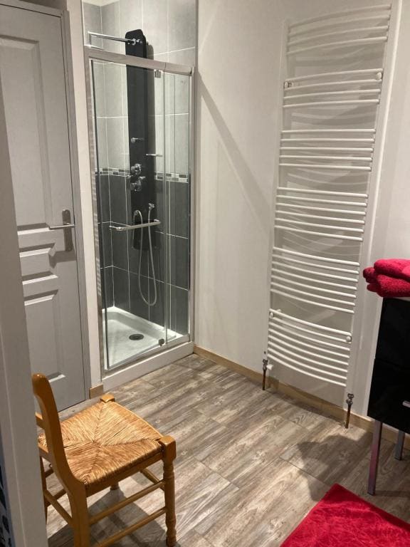 Apartment room - Image 2