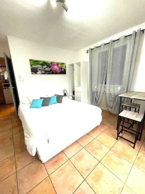Standard Double Room room - Image 3