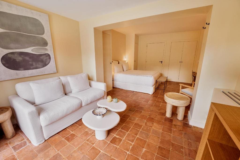 Deluxe Junior Suite room - Image 2