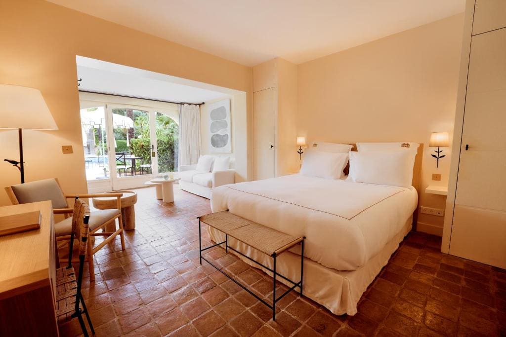 Deluxe Junior Suite room - Image 1