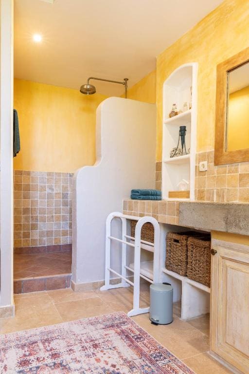 Twin Room with Private Bathroom room - Image 2