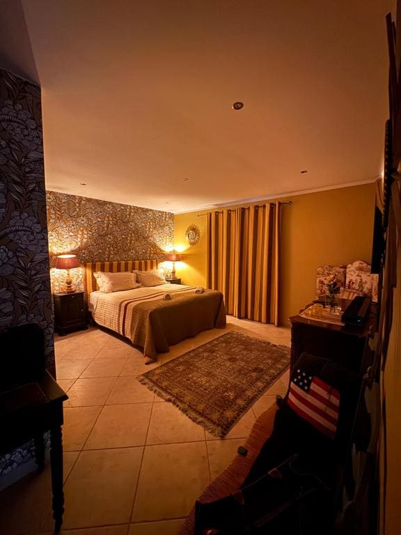 Deluxe King Suite room - Image 1