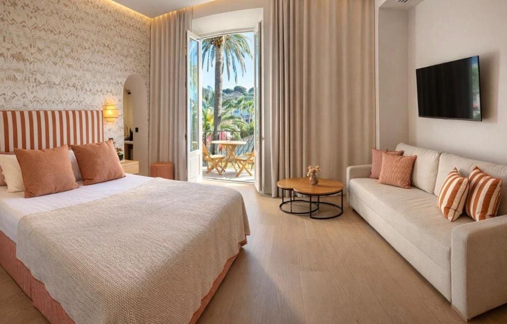 Junior Suite with Balcony room - Image 1
