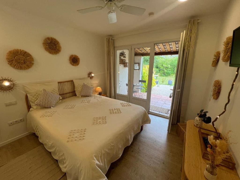 Double Room with Private Bathroom room - Image 2
