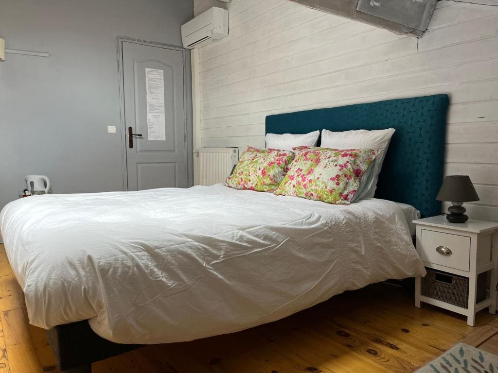Double Room with Private Bathroom room - Image 2