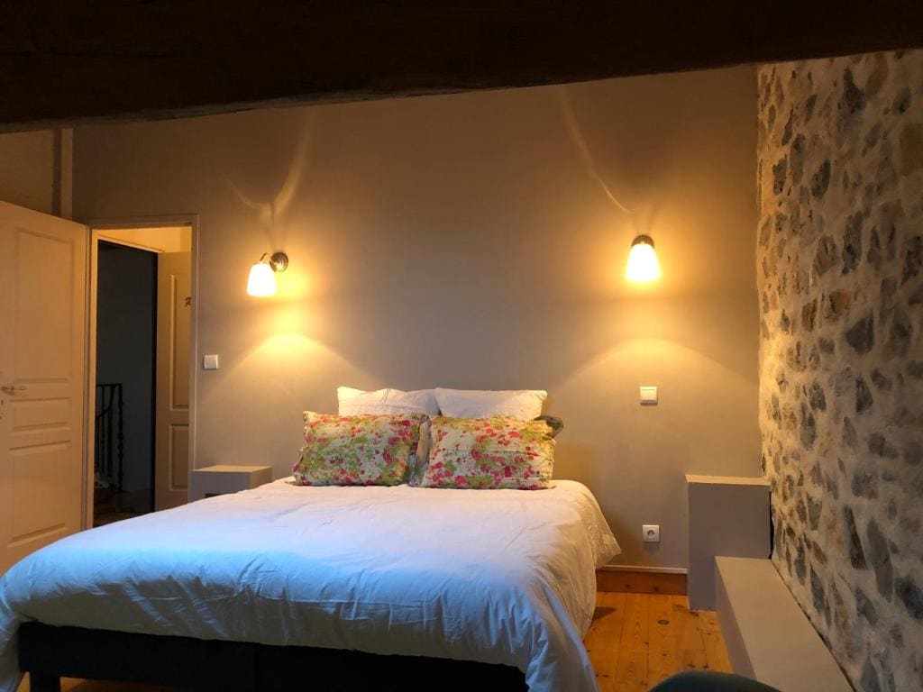 Quadruple Room with Private Bathroom room - Image 3