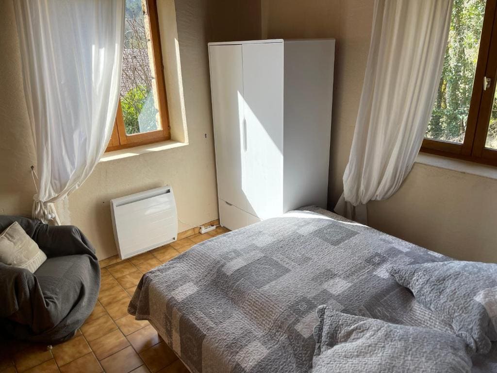 One-Bedroom House room - Image 1