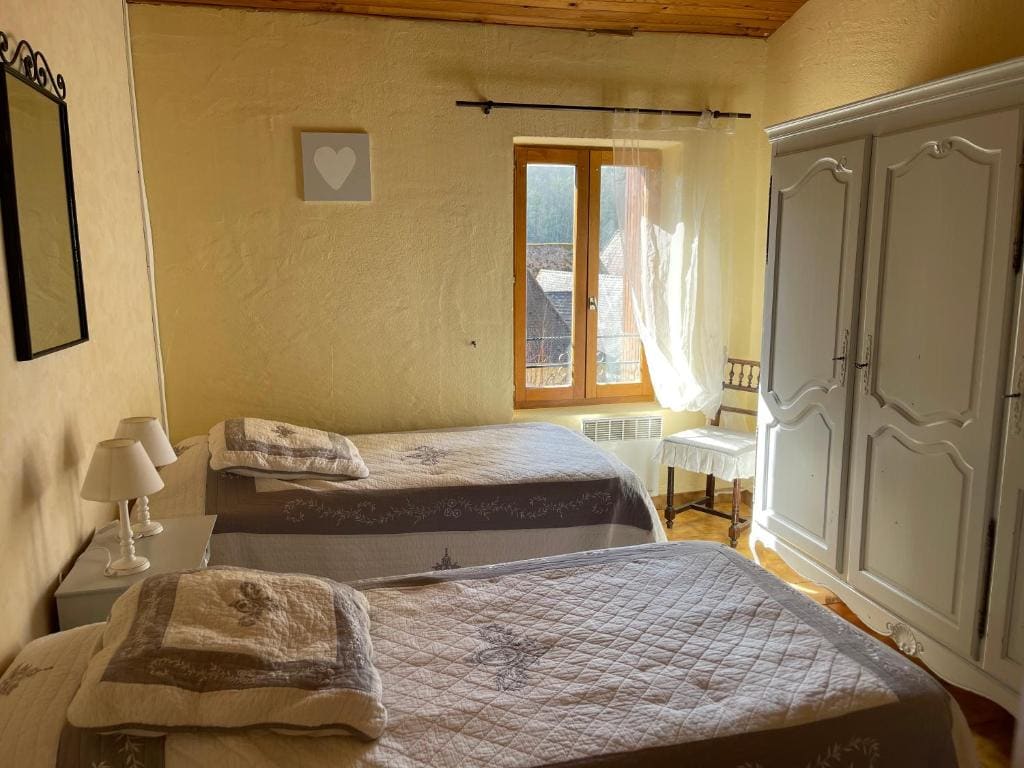 One-Bedroom House room - Image 2