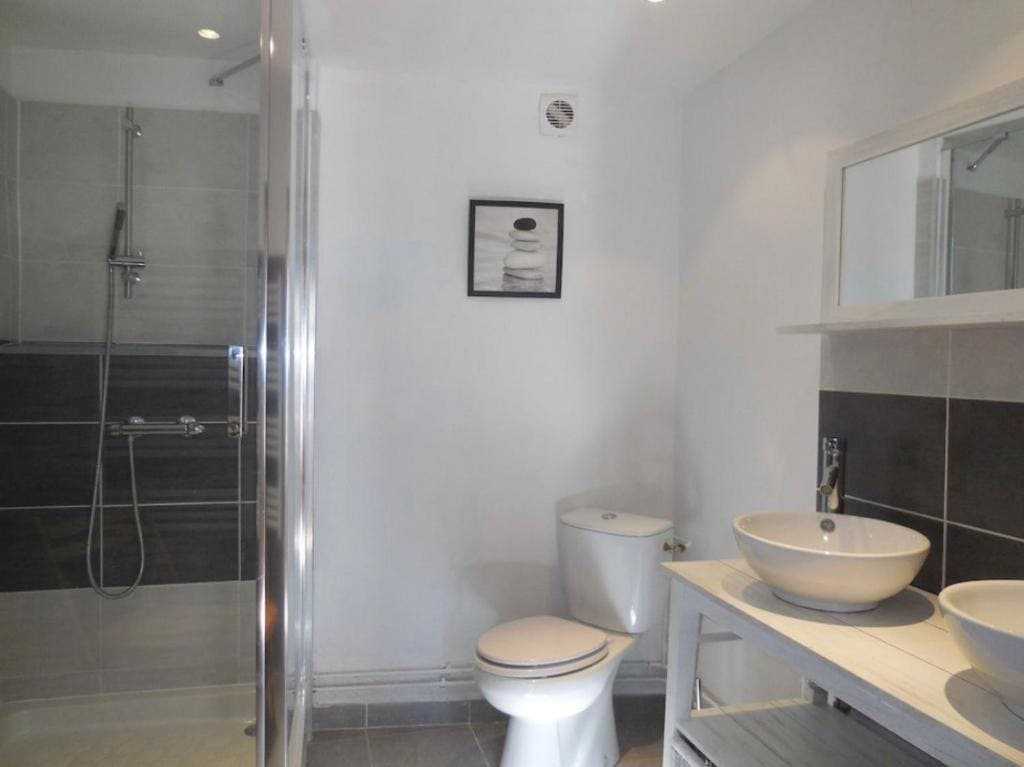 Two-Bedroom House room - Image 2