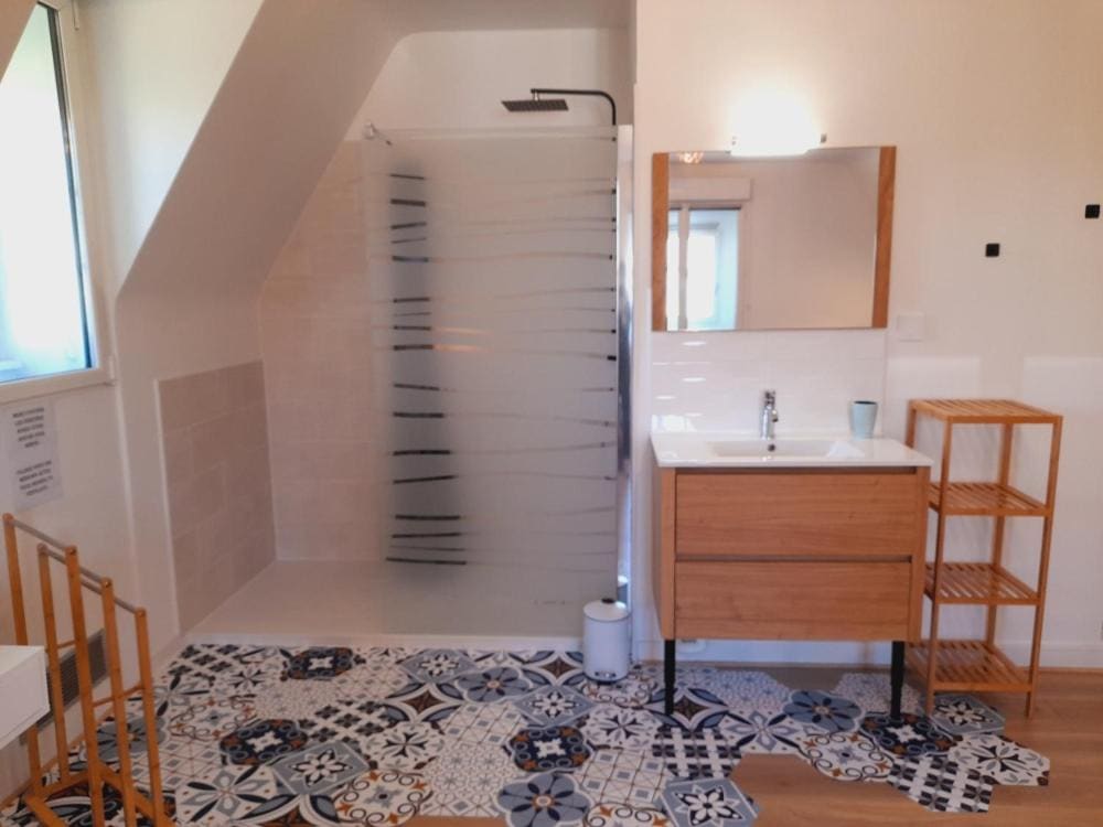 Family Room with Bathroom room - Image 2