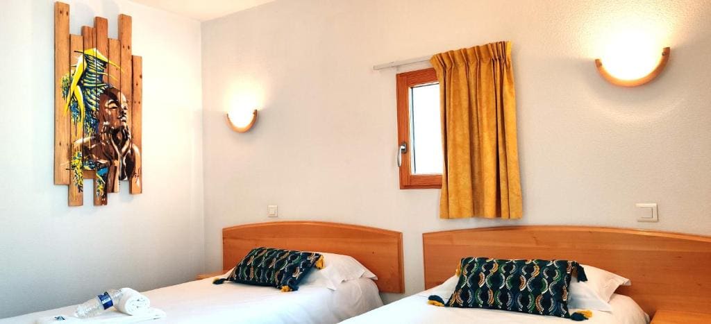 Standard Twin Room room - Image 2