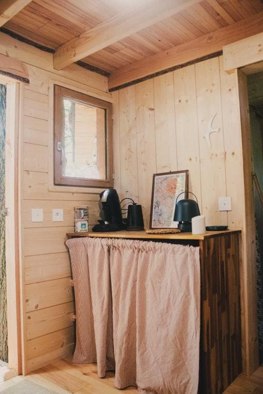 Tent room - Image 1
