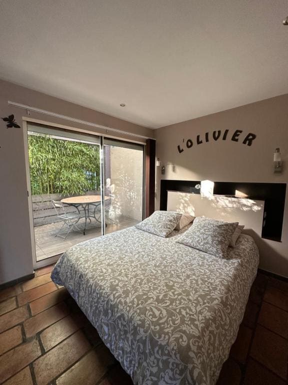 Double Room with Garden View room - Image 2