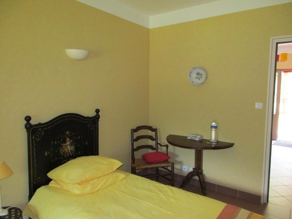 Twin Room with Garden View room - Image 3
