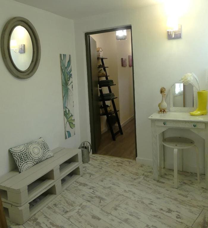 Queen Room with Pool View room - Image 2