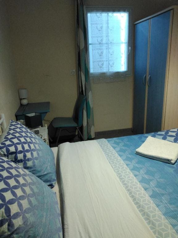 Double Room with Shared Bathroom room - Image 3
