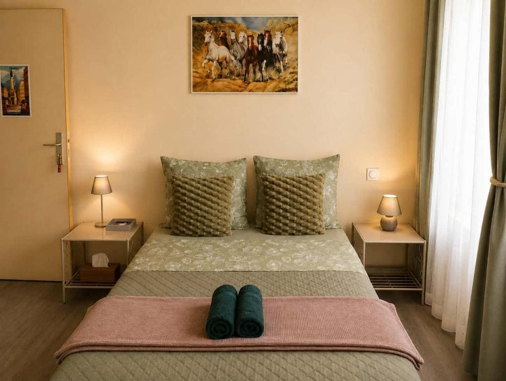 Family Room with Private Bathroom room - Image 1