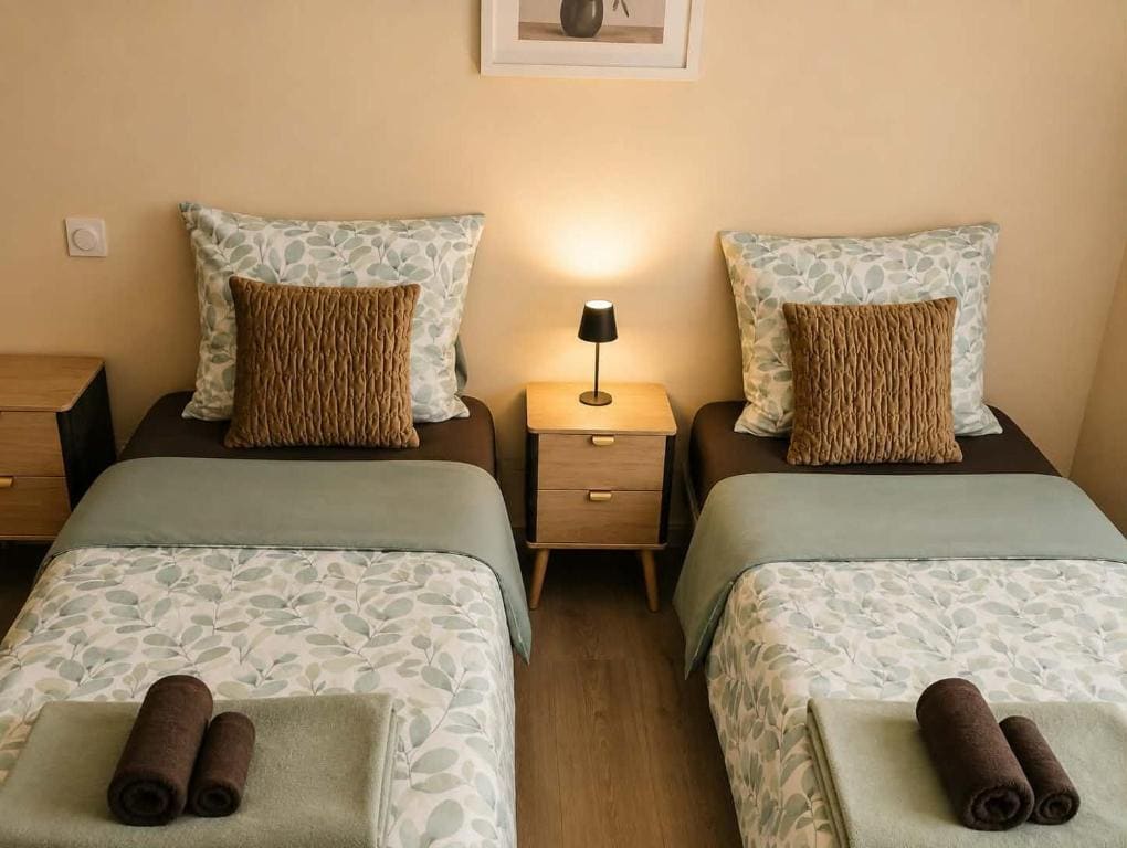 Small Double Room room - Image 2