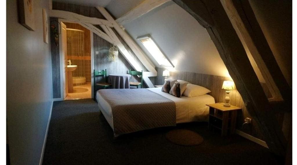 Double Room with Private Bathroom room - Image 2