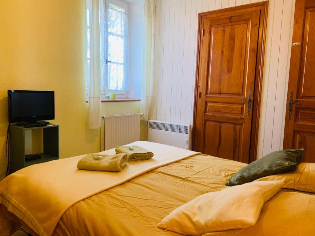 Small Double Room room - Image 3
