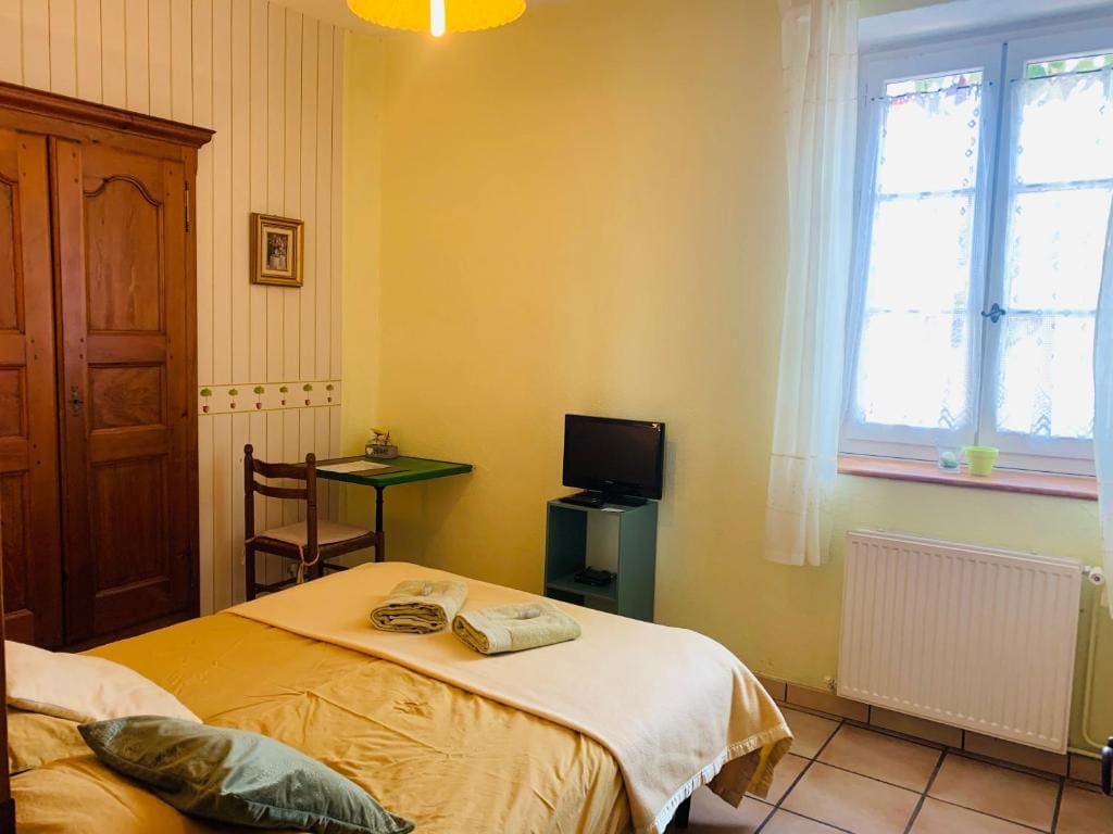 Small Double Room room - Image 2