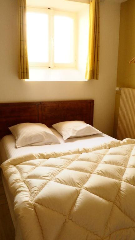 Deluxe Double Room with Shower room - Image 2