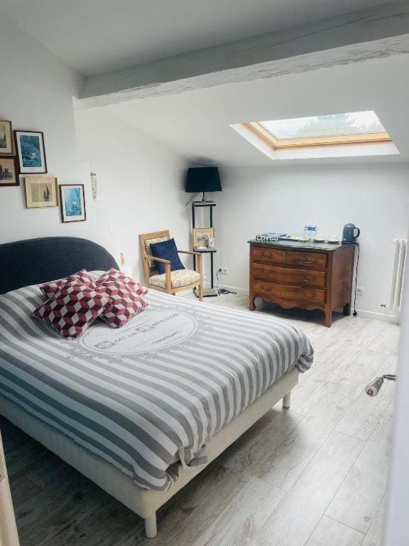 Five-Bedroom House room - Image 2