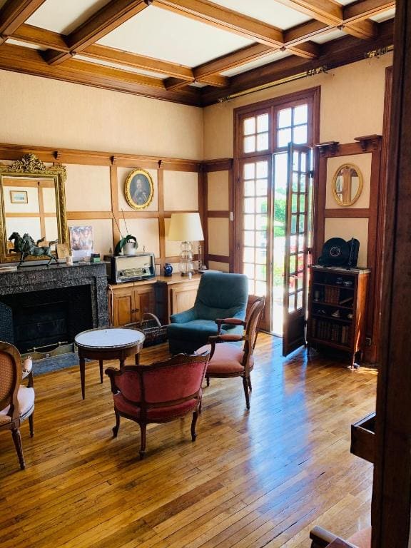 Five-Bedroom House room - Image 1
