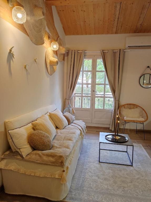 Studio with Garden View room - Image 2