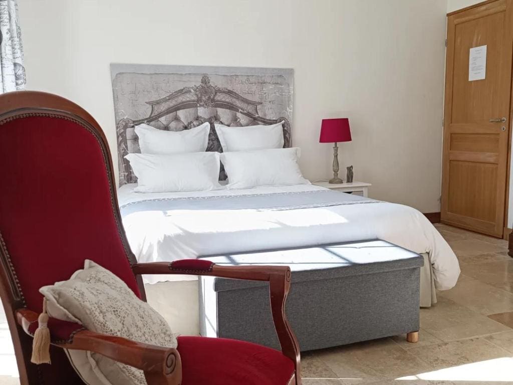 Double Room with Private Bathroom room - Image 3