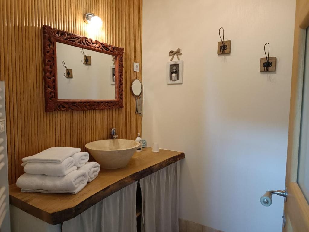 Double Room with Private Bathroom room - Image 2