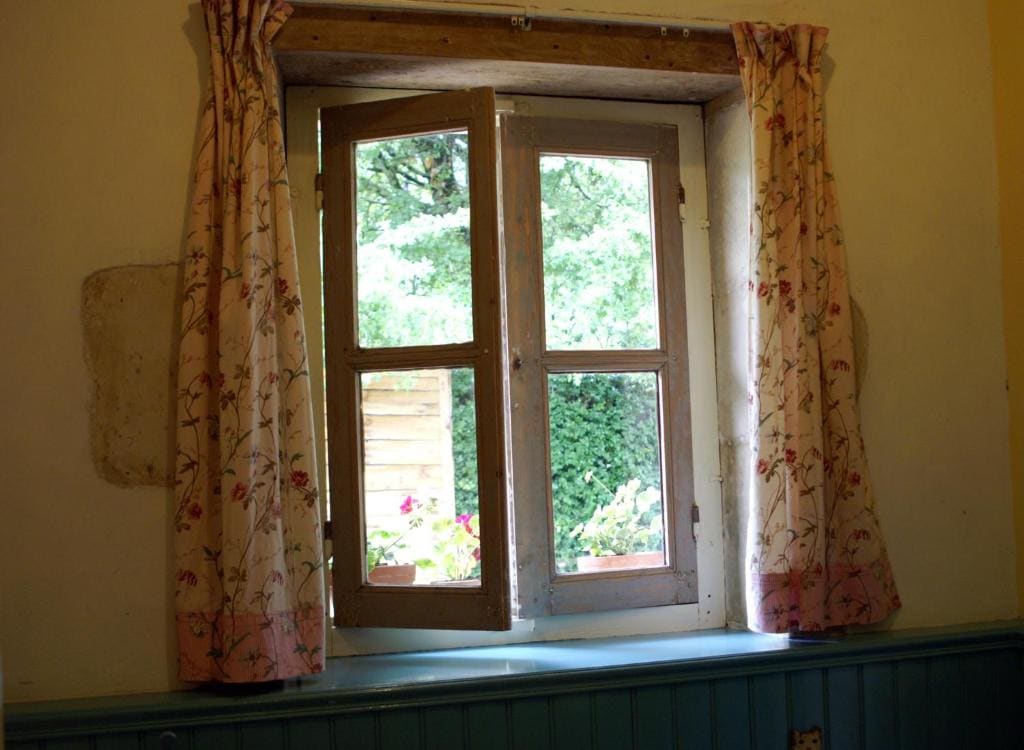 One-Bedroom House room - Image 3