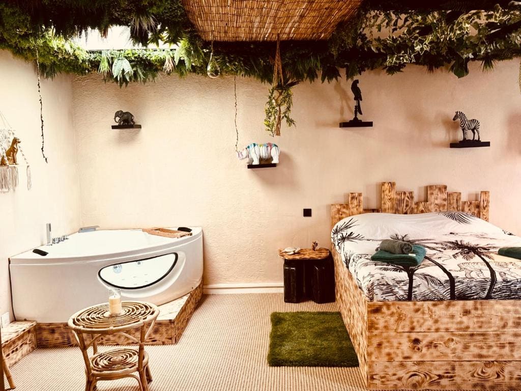 King Room with Spa Bath room - Image 2