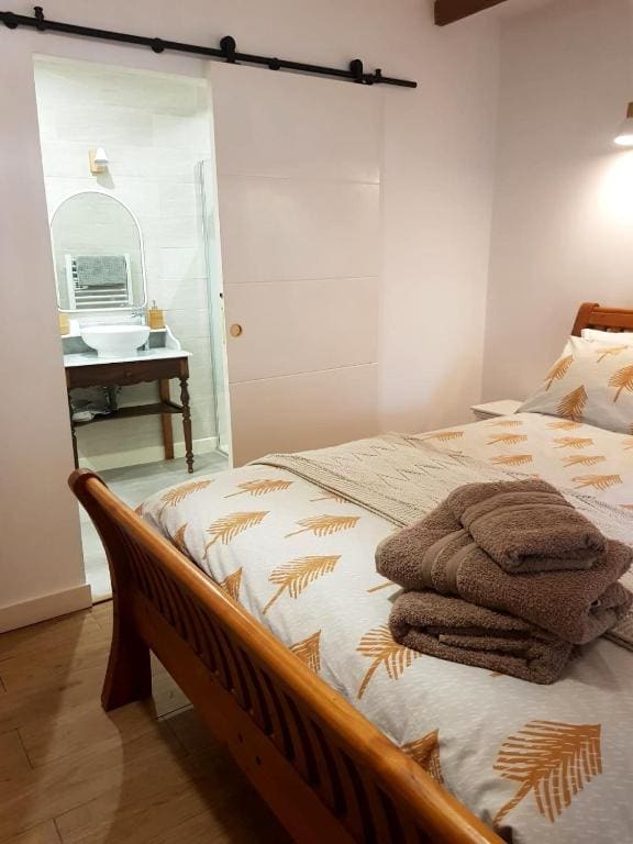 Vacation Home room - Image 2