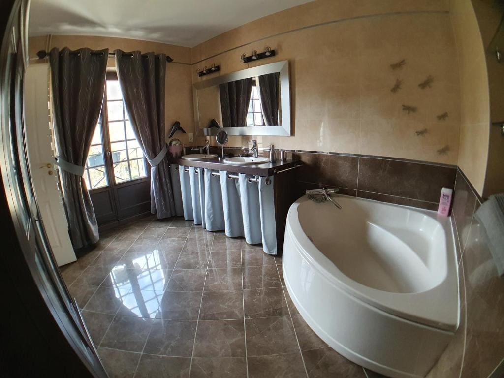 Double Room with Private Bathroom room - Image 3