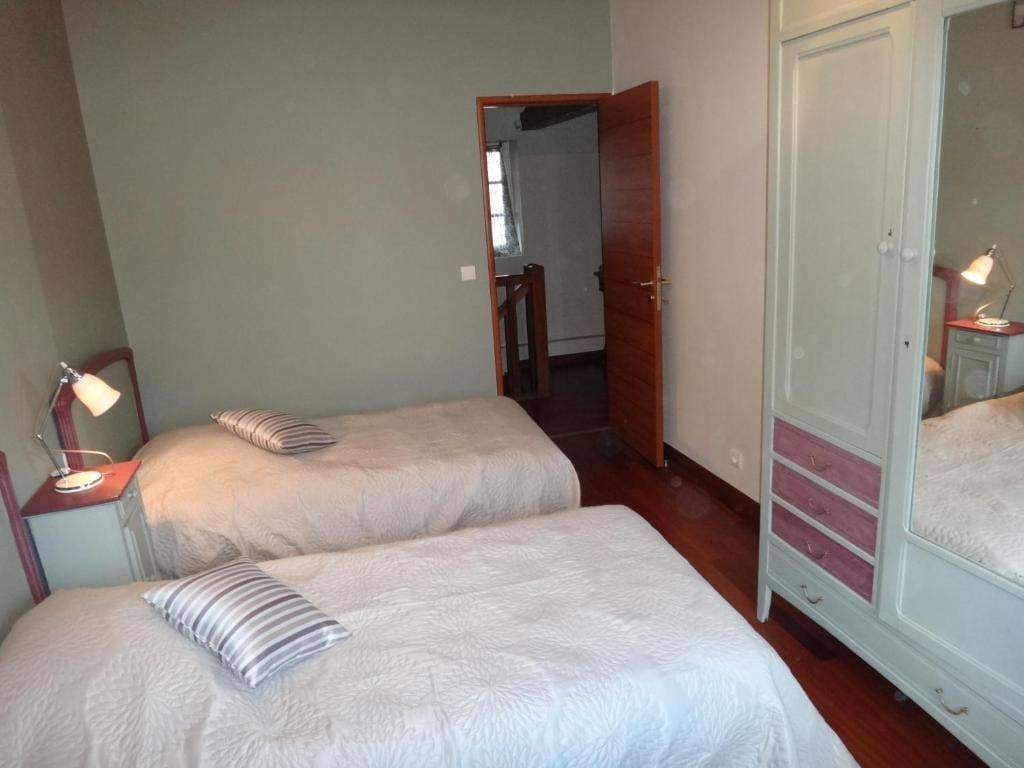 Family Room with Private Bathroom room - Image 3