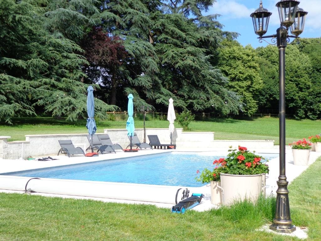 Deluxe Double Room with Bath and Shower room - Image 2