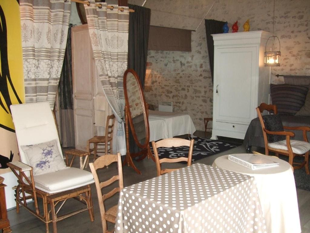 Family Room with Private Bathroom room - Image 3