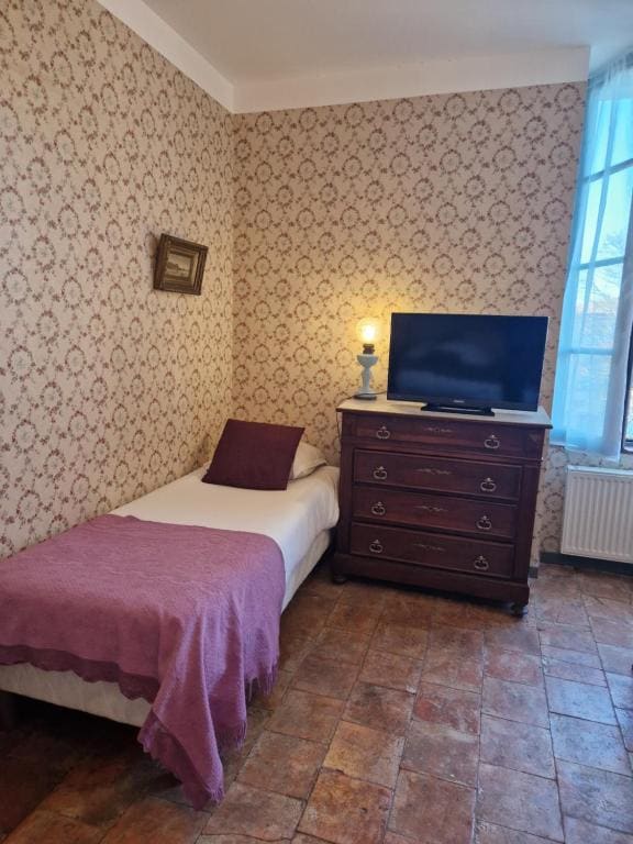 Comfort Triple Room with Shower room - Image 3