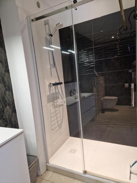 Double Room with Private Bathroom room - Image 2