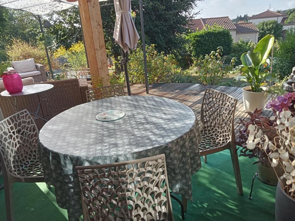 Double Room with Garden View room - Image 2