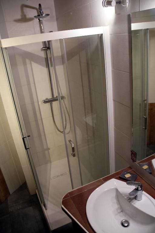 Double Room with Shared Bathroom room - Image 1