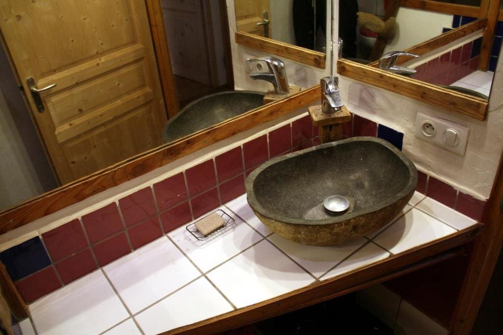 Double Room with Shared Bathroom room - Image 3